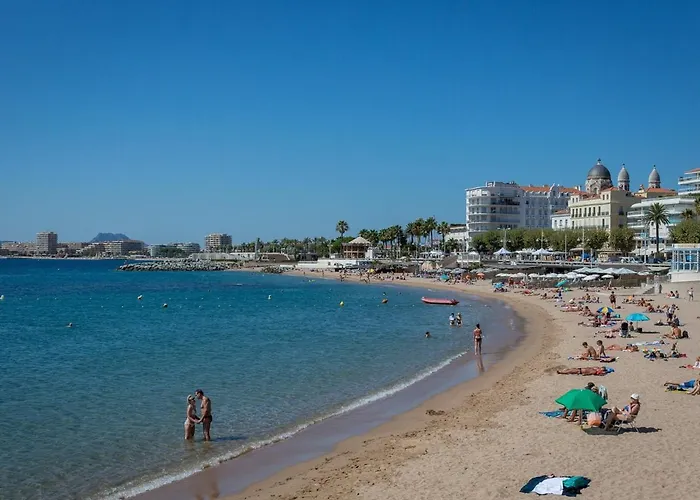 Climatise Pour 2/3 - Proche Et Commerces - Wifi Inclus - Fr-1-466a-22 * Saint-Raphaël